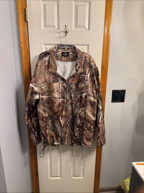 Realtree Brown & Green Camo Men's Lightweight Windbreaker